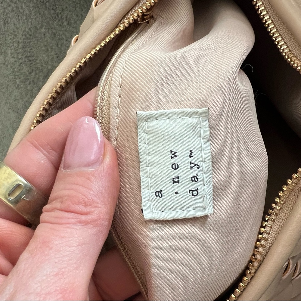 A New Day Beige Woven Shoulder Bag - Picture 5 of 5